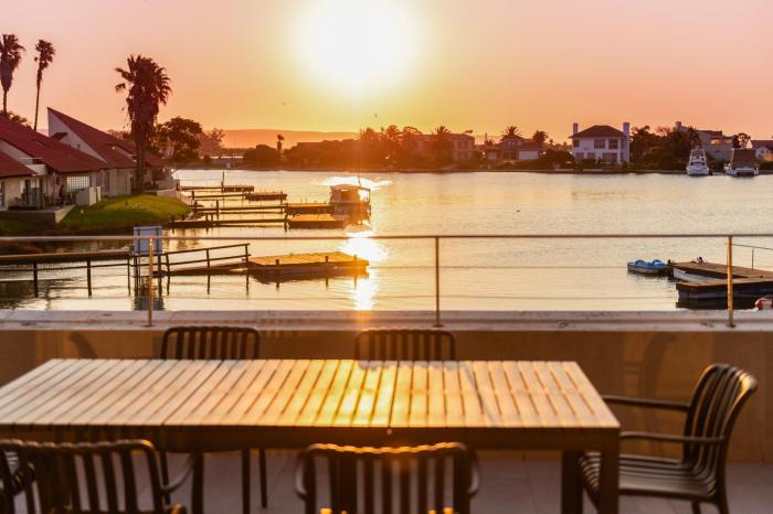 Port Owen Marina Starlight 20 by First Private Stays