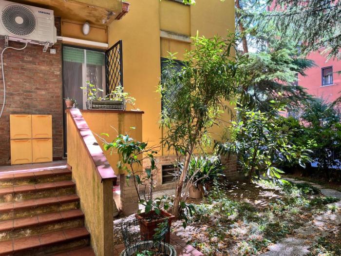 GuestHost - Ginas Garden