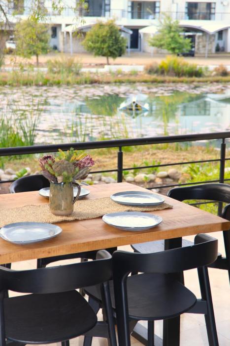 Modern Family Golf Lodge in Winelands Paradise