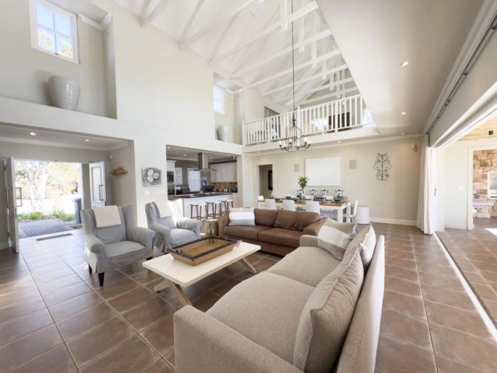 Stylish 4BR Haven w Golf Course Views by the Sea