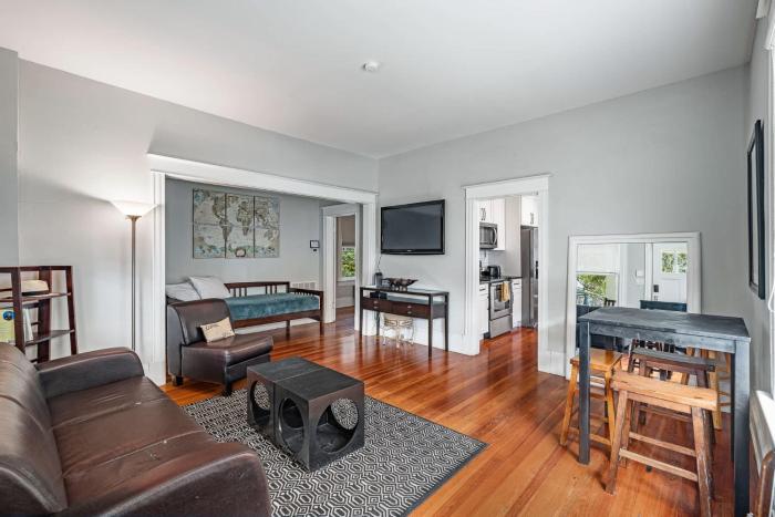 Old City Charm l Historic l Walk to St George