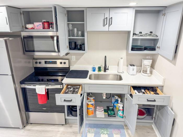 NEW Mins to DHMCHanover-Queen Beds-Laundry onsite