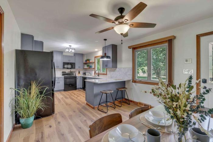 Spacious 4BR Ranch Near Easton Perfect for Families & Work Groups