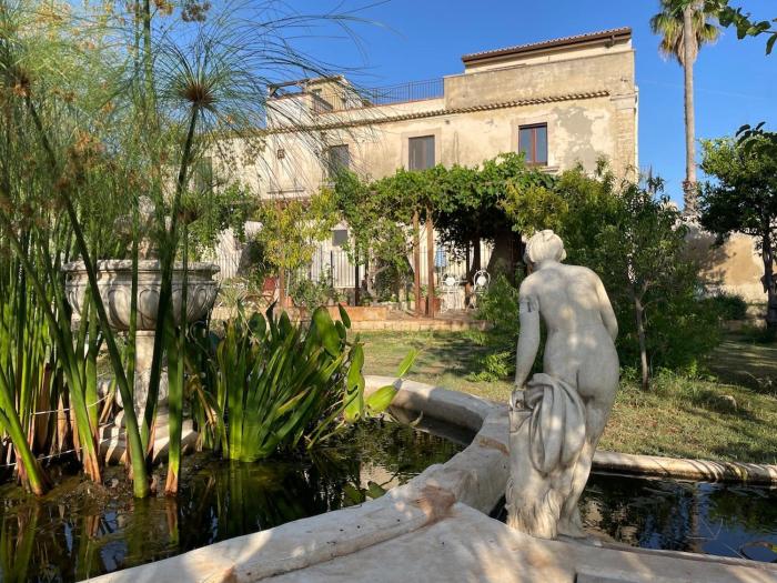 Pater Familias- Sea at 300 mt with private terrace