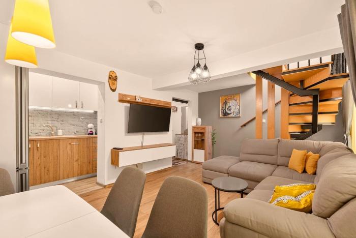 2br Maisonette in the center