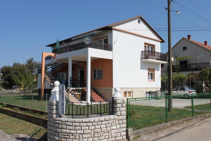Family-friendly apartments with swimming pool Sukosan, Zadar - 3273