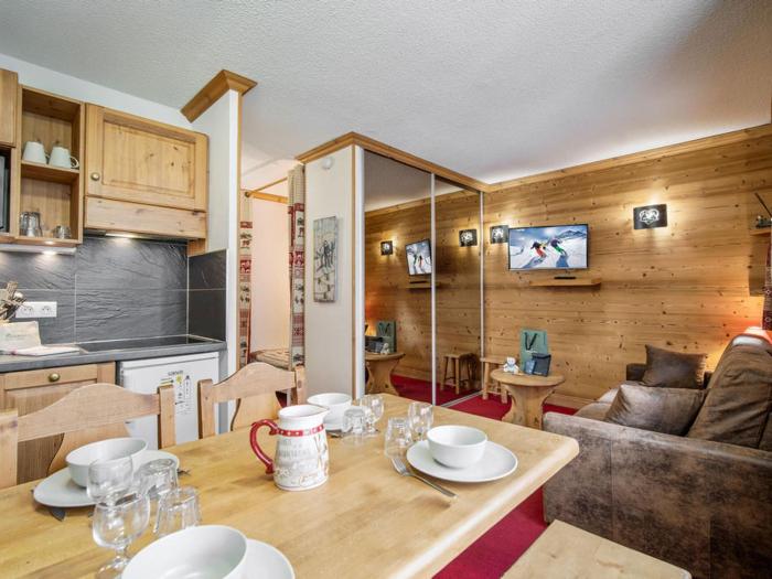 Studio Ski aux Pieds avec WiFi, Centre Proche - FR-1-640-81