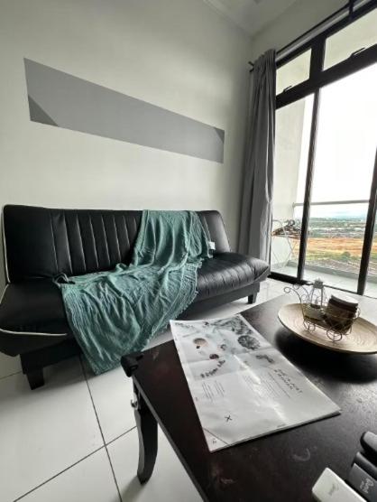 Platino 2BR Paradigm Mall Netflix Youtube BySTAY