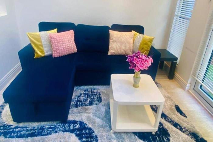 House - Sleeps 9 - Parking - Garden