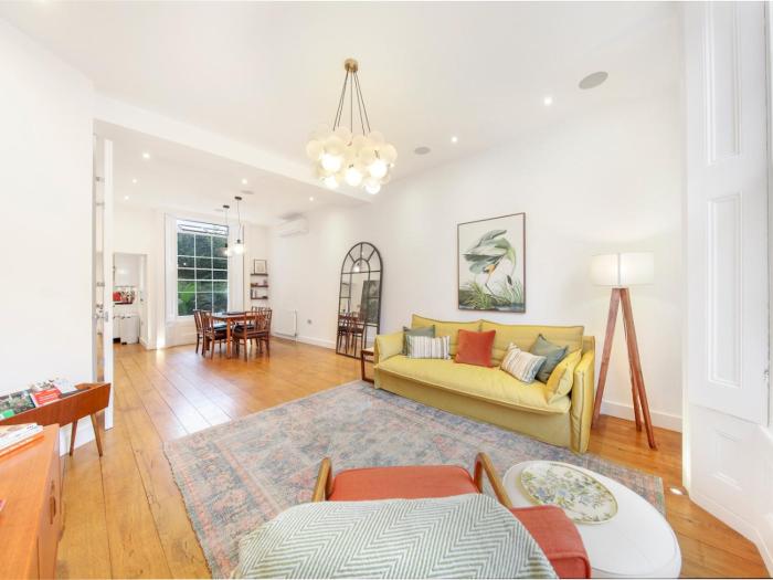 Pass the Keys Elegant Apartment in Trendy Primrose Hill
