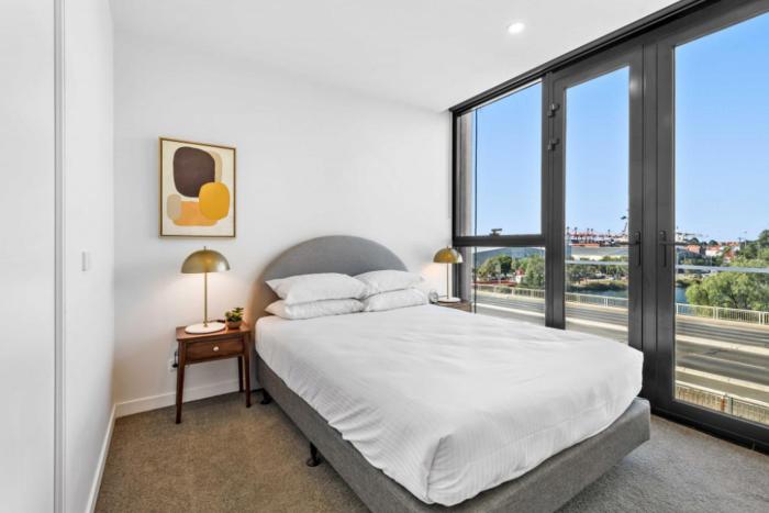 Modern 1-Bedroom Apartment, Perfect City Getaway