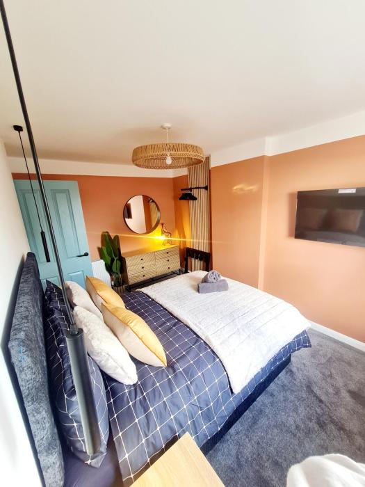 Urban 4BR house - Central-FREE parking-NO PARTY