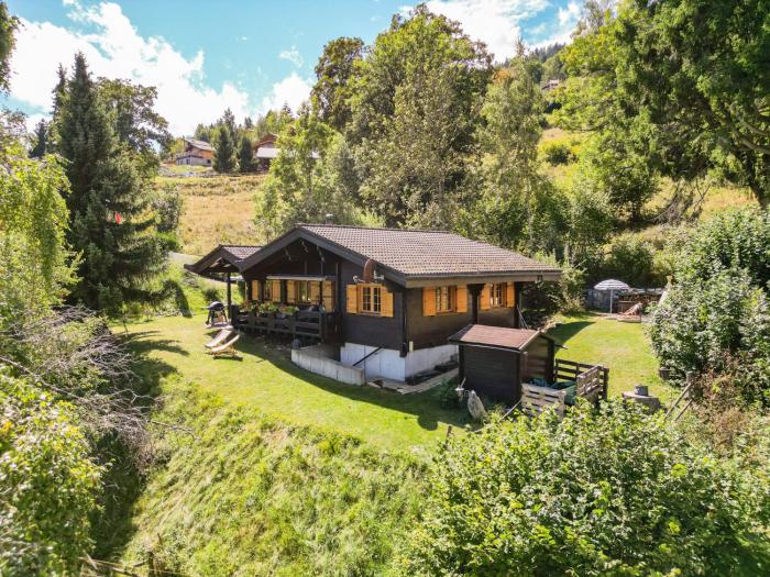 Peaceful Mountain Chalet for 4, with Garden, Games & BBQ