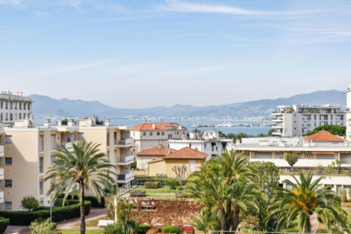 Apartment Near Beach With Sea View 2 Terraces!