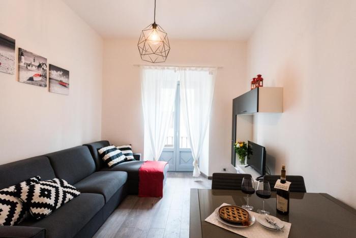 Central & Modern Apartment by RentComo