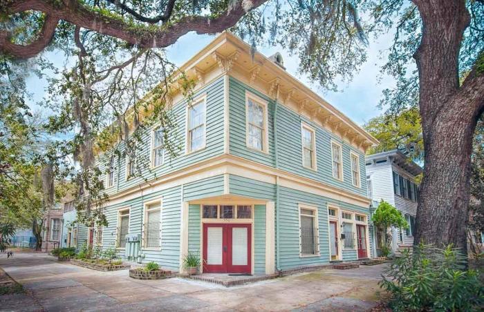 Corner Door Townhome by Lucky Savannah