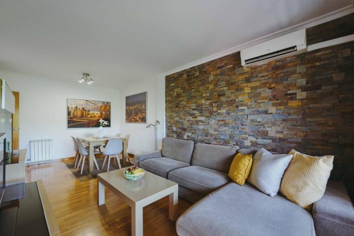 3 bedroom Huge apartament near the beach