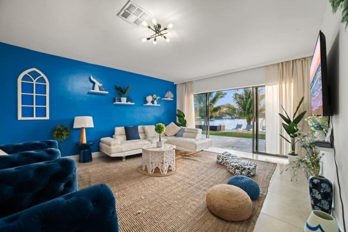 Casa Santorini Waterfront Pool