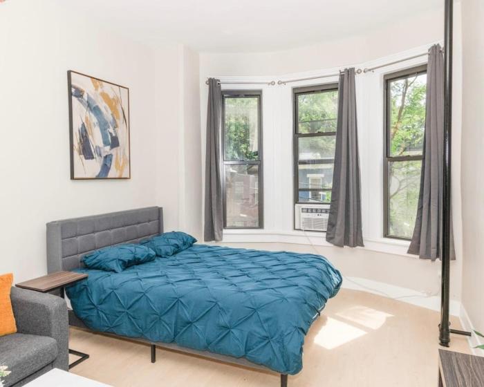 Albany Studio with Kitchen, WiFi, Gym and Game Room Near Capitol