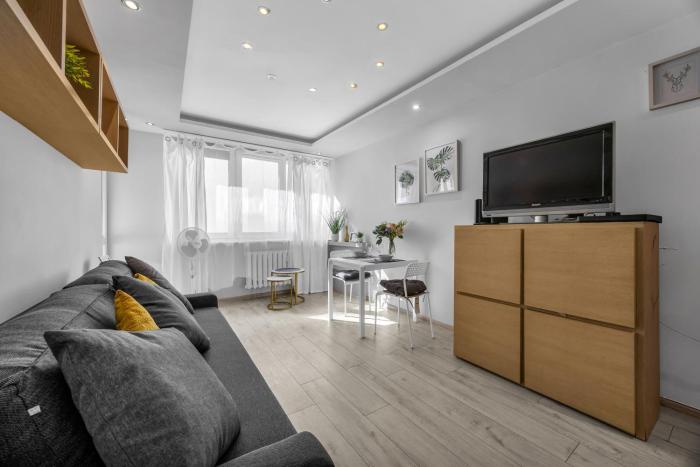 Rondo ONZ Apt - Top Location, Balcony - by Rentujemy