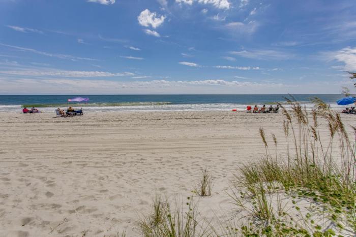 Direct Beach Access! Walkable Condo on Ocean Blvd