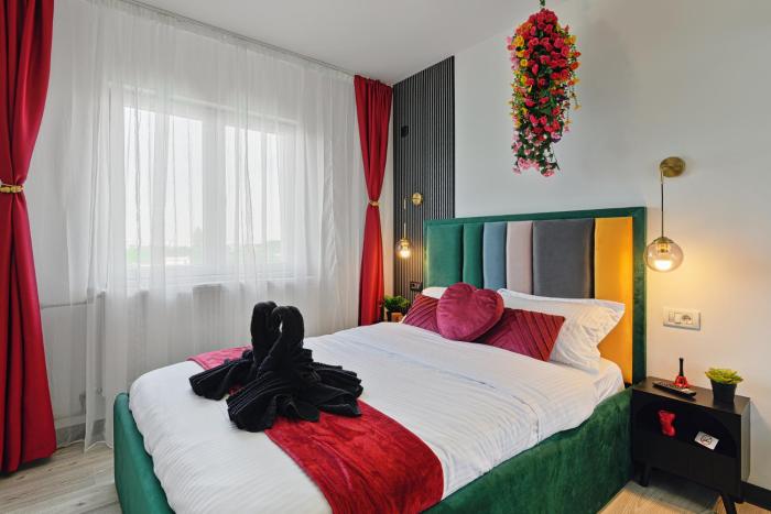 Full Kitchen AC CityView Free Public Parking 2 Bedroom Apartment