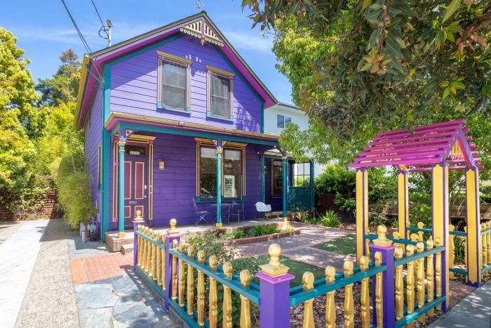 Charming 5 BD Victorian House by Beach Boardwalk