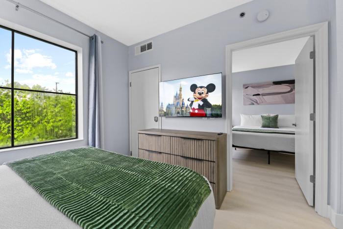 Family 2BR Kitchen Close to Universal