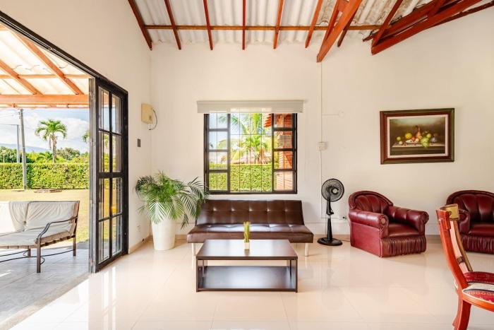 Moderna cabaña en Viterbo con Aire AC y Piscina