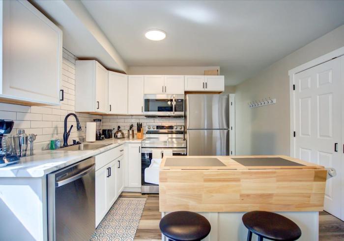 In-Unit Washer & Dryer with AC - Pets ok - Fenced yard