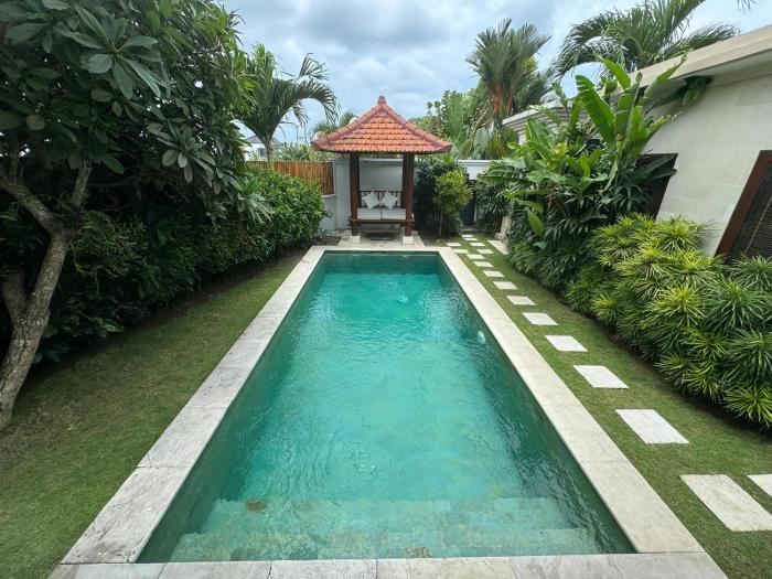 Large 4 bedroom villa with pool on Batu Bolong