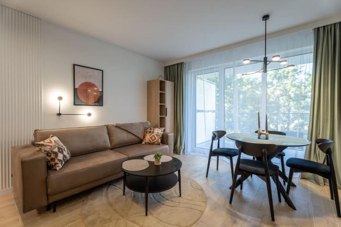 Przytulne Studio Sikorskiego Balkon i Parking by Noclegi Renters