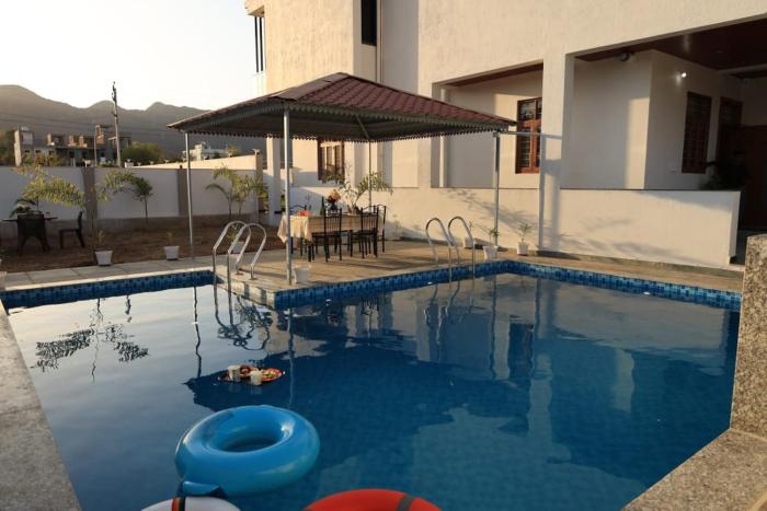 7bhk luxurious villa in badi