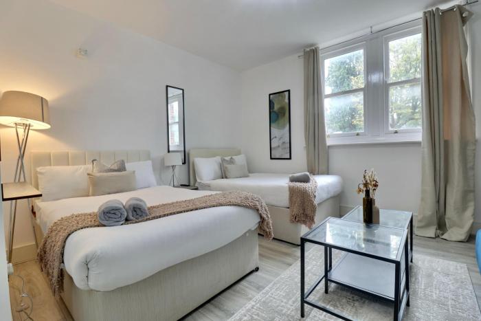 Aylward queen street apartments S14 near city centre and Gunwharf Quays