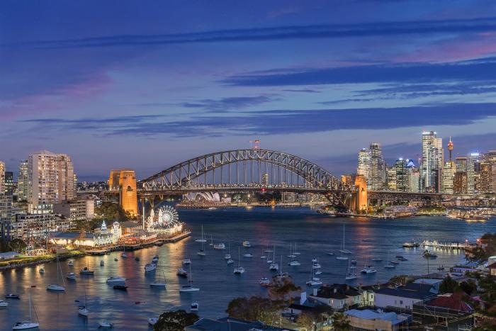 Panoramic Sydney Harbour Views from Luxury 1-Bedroom Apartment in McMahons Point