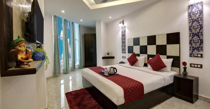 Hotel Silky Palace Near Delhi Airport