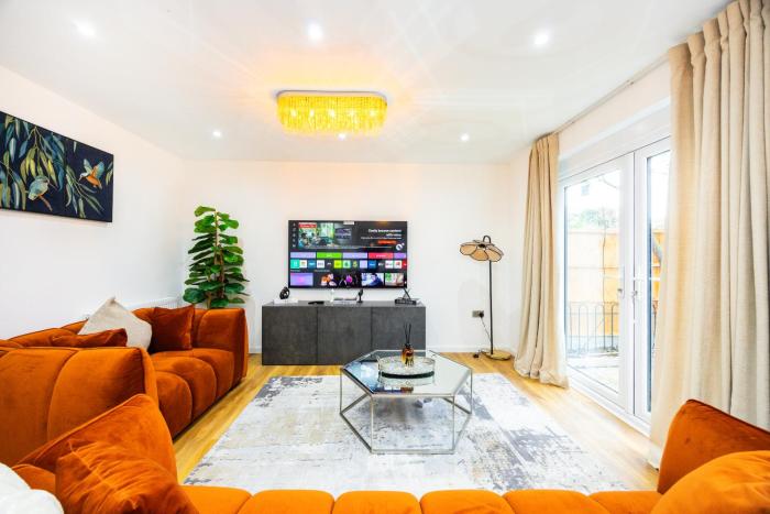 Modern 3-Bedroom Living in Vibrant Stratford, E15
