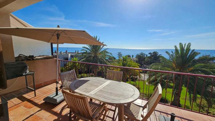 Cardellini 10- vue mer-piscine en résidence