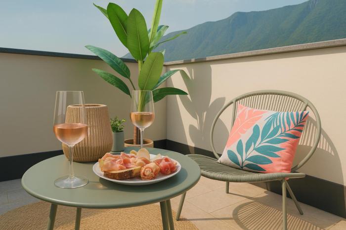 PENTHOUSE ISEO LAKE VIEW - Free Wi-Fi and Private Parking Included