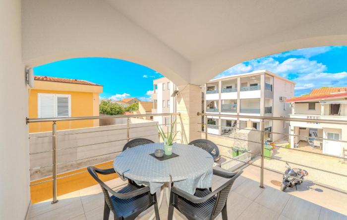 Gorgeous Apartment In Vir With Wifi