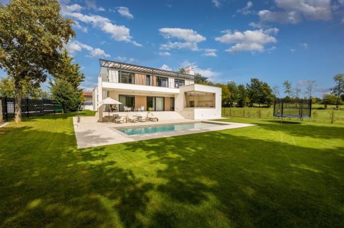 Villa Castanea by Villsy