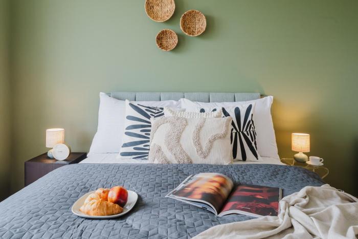 Prague Days - Family Friendly One-Bedroom Apartment with Balcony, TV & Netflix in Holešovice