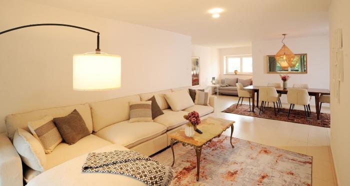 160qm Wohnung mit Balkon nahe Salzburg - Freilassing 2 Schlafzimmer, 2 Bäder