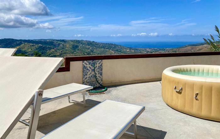 Stunning Home In Laureana Cilento