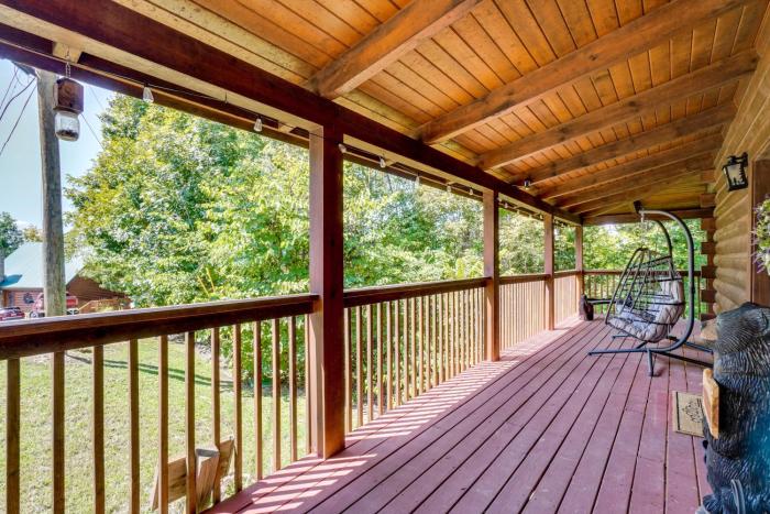 Walk to Douglas Lake Cabin with Private Hot Tub!