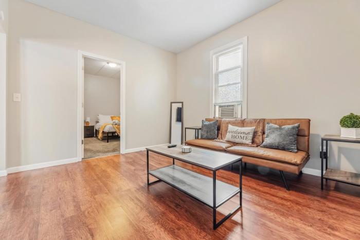 Cozy Little Italy Apt Fast Wifi Pet Friendly