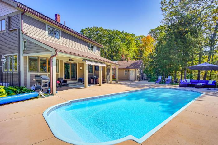 1 Mi to Okemo Mtn Resort: Ludlow Home w Hot Tub
