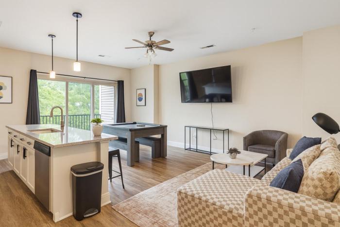 Family Group Retreat 3 Queens Pool Table 4th