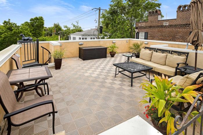 Villa on Broughton Main + Carriage by Lucky Savannah