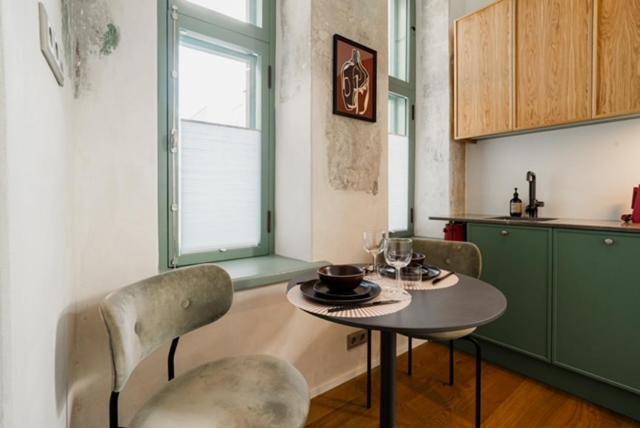 Stylish Apartment in Historic Villa Doll, City Center